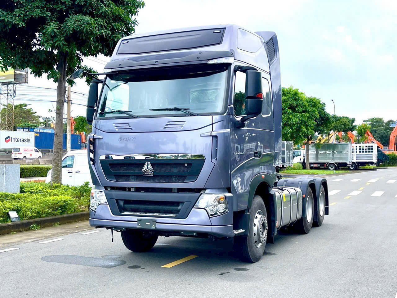 ĐẦU KÉO SINOTRUK HOWO T7H 440PS ĐỘNG CƠ MAN NHẬP KHẨU