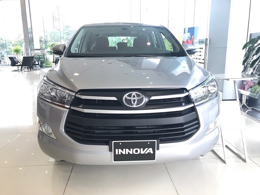 Toyota Innova 2.0 E