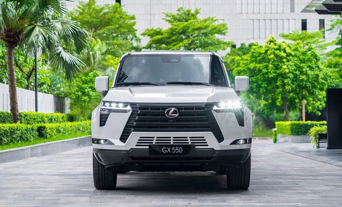 Đầu xe Lexus GX 550
