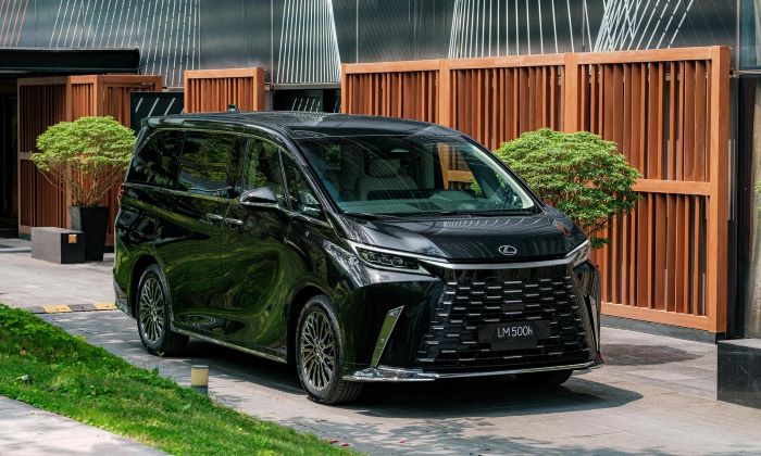Đầu xe lexus LM 500h 4 chỗ