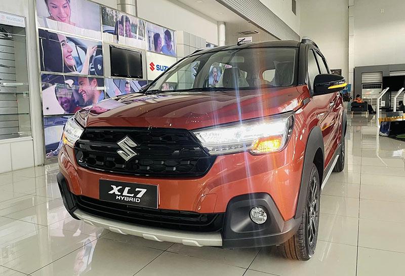 Phần đầu xe Suzuki XL7 Hybrid Màu Cam Nóc Đen