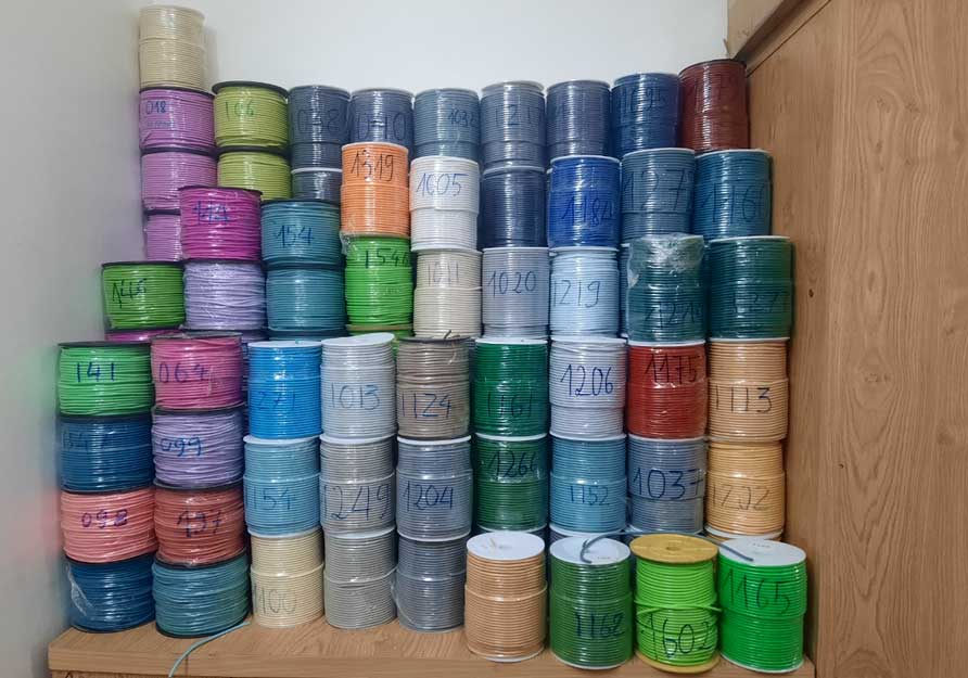 Vật tư thi công và thảm thể thao