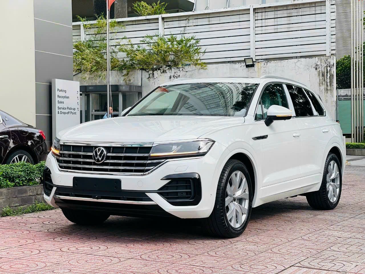 Touareg SUV 5 chỗ