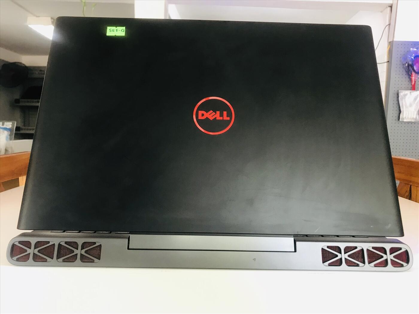 Dell Inspiron 7567 i5-7300HQ 2.5GHz---Ram 4G / HDD 1TB /15.6