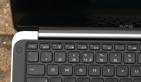 Bàn phím chiclet có đèn nền của Dell XPS L322x – gõ êm, layout hợp lý