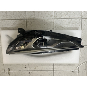 Đèn pha MG5 bản cao có đèn LED