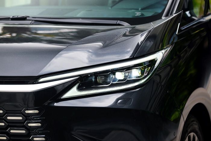 đèn pha xe lexus lm 500h 4 chỗ