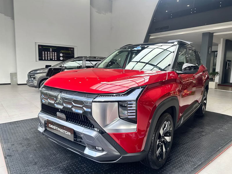 Mitsubishi Destinator Premium