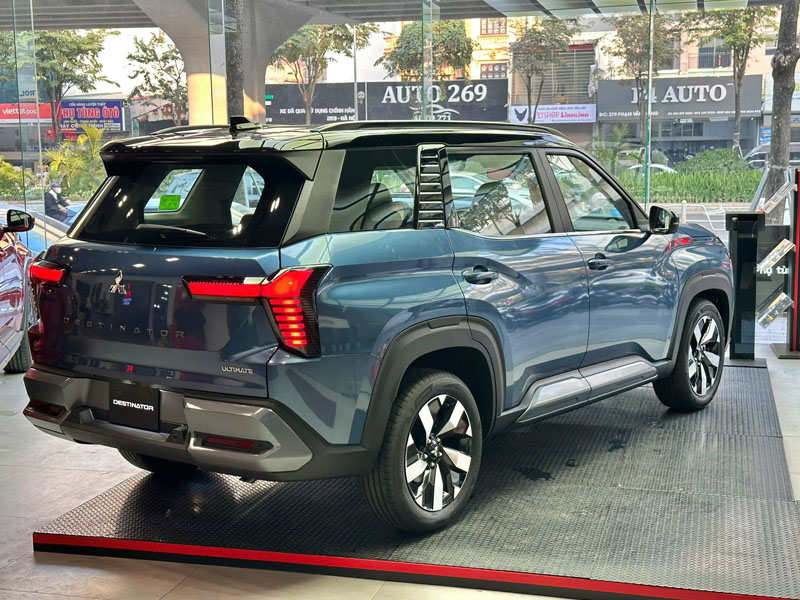 Mitsubishi Destinator Premium