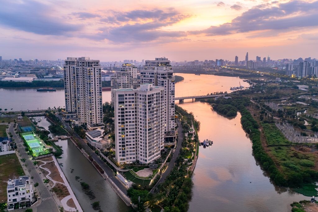 Diamond Island giai đoạn 2: kết cấu sắt, inox thang máy và gương