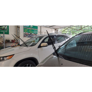 Dịch vụ đánh bóng kính cả xe SEDAN cỡ lớn và SUV cỡ nhỏ