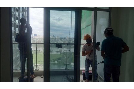 Dịch vụ phục hồi cửa kính bị trầy xước