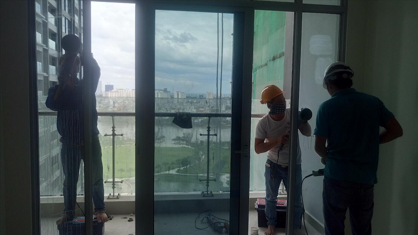 Dịch vụ phục hồi cửa kính bị xỉ hàn