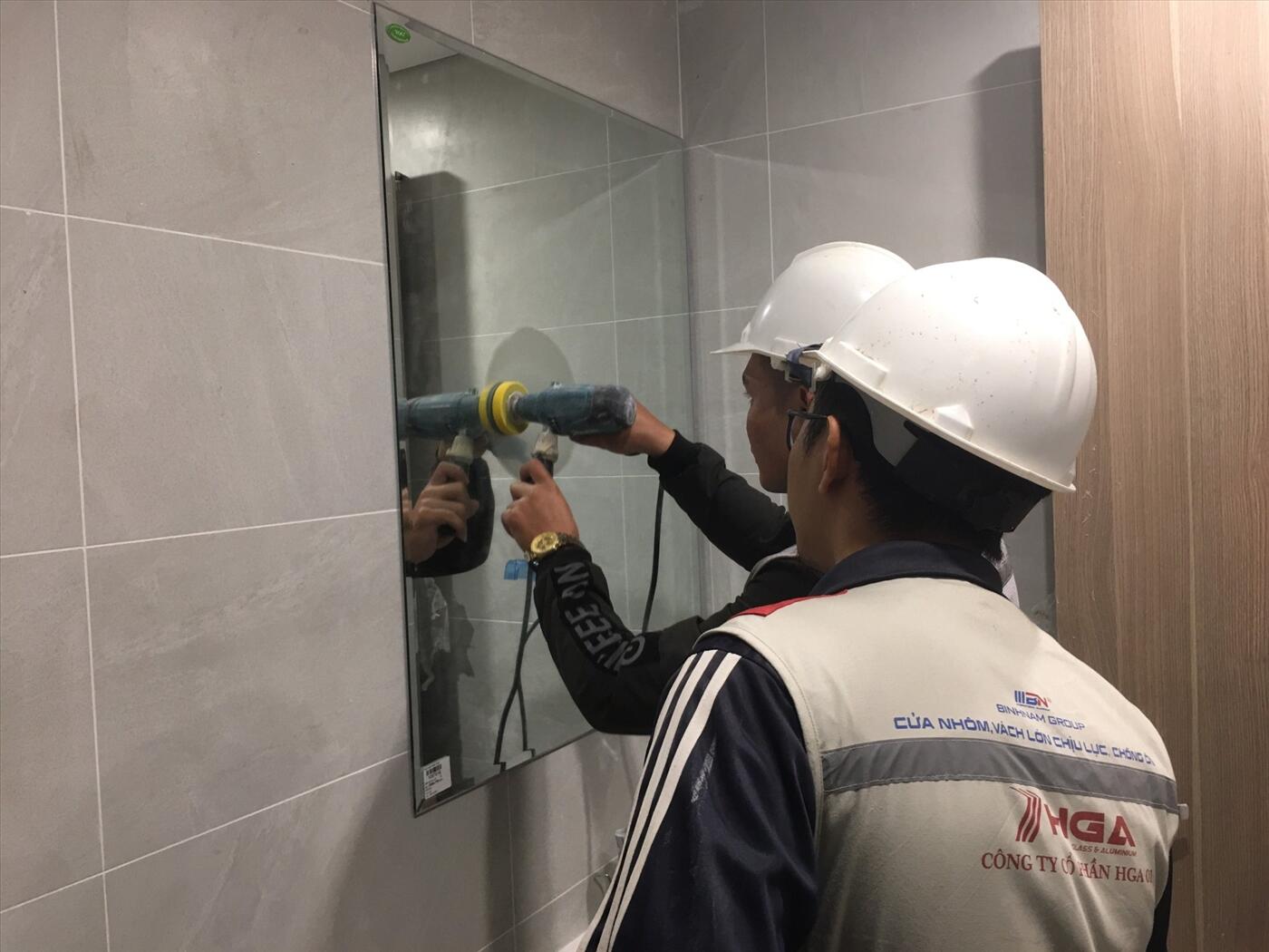 Dịch vụ phục hồi gương kính bị trầy xước