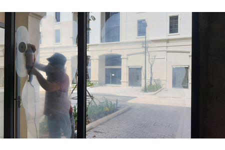 Dịch vụ phục hồi gương kính bị trầy xước – ố canxi