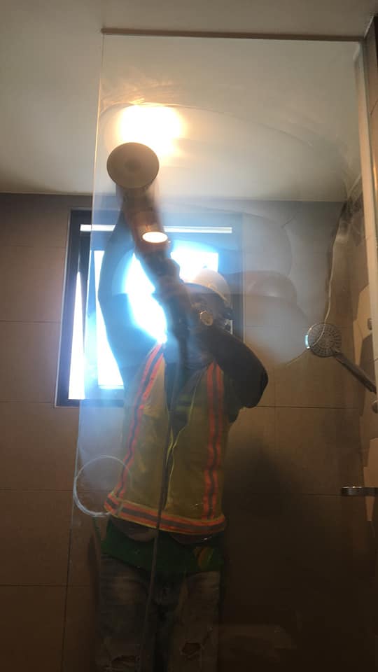 Phục hồi kính nhà tắm, vách kính, mặt dựng | Hoàng Gia