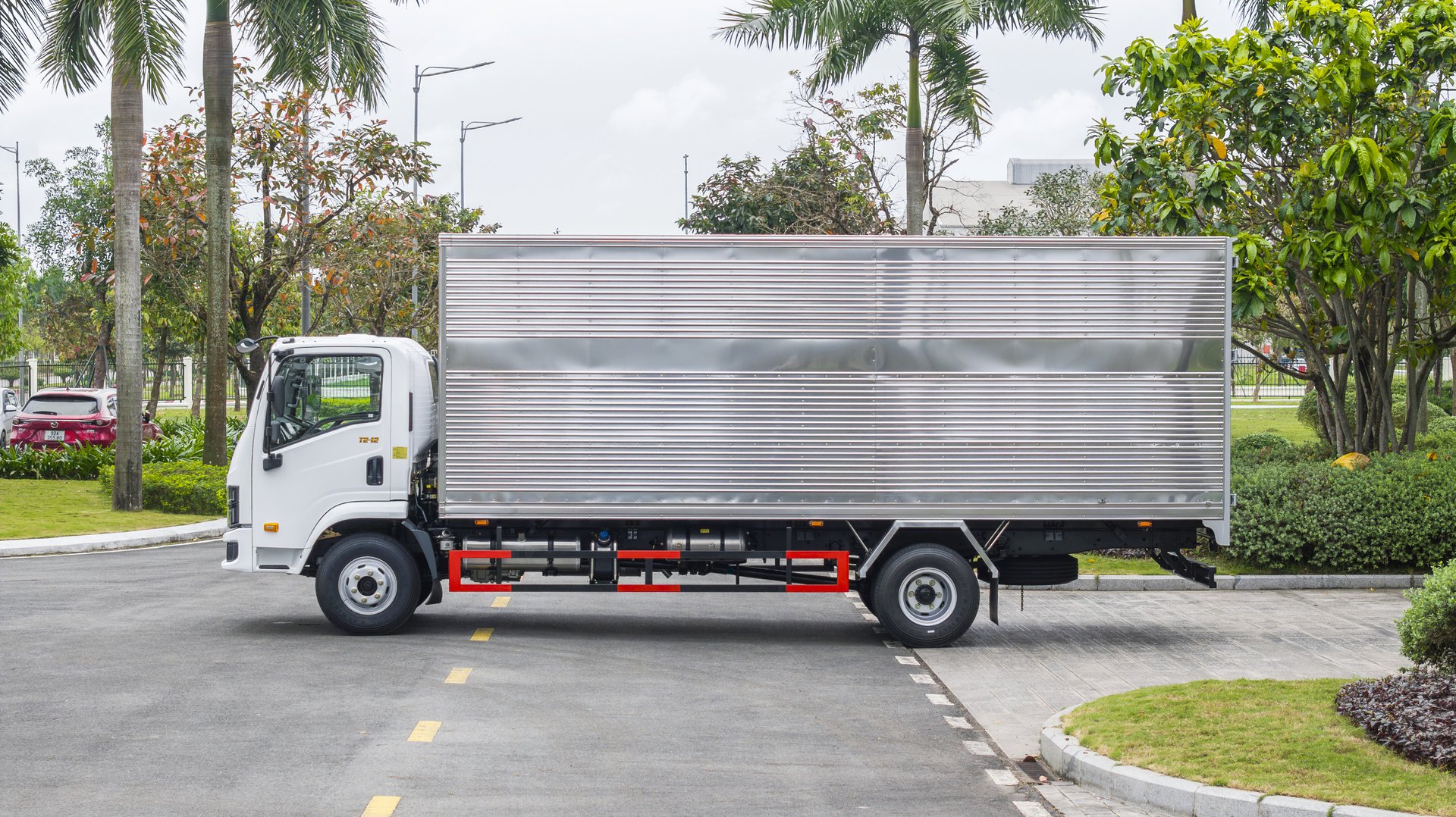 XE TẢI 5 TẤN THACO LINKER T2-12 THÙNG KÍN DÀI 6m3 ĐỘNG CƠ WEICHAI TOP 1