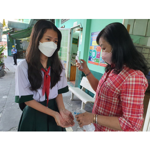Máy đo thân nhiệt kết hợp rửa tay khử khuẩn, sát trùng tay tự động K10 Pro dùng cho trường học