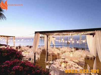 Doanh nghiệp thường xuyên thuê những loại bàn ghế nào cho sự kiện của mình?