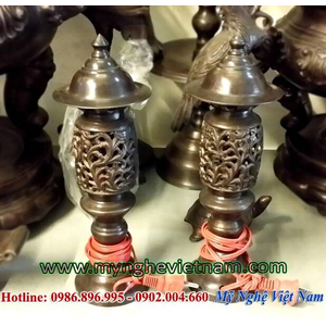 Đôi đèn thờ cúng, đèn cắm điện bằng đồng hun giả cổ
