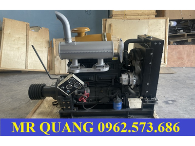 Động cơ lai trên xe bồn chở xi măng