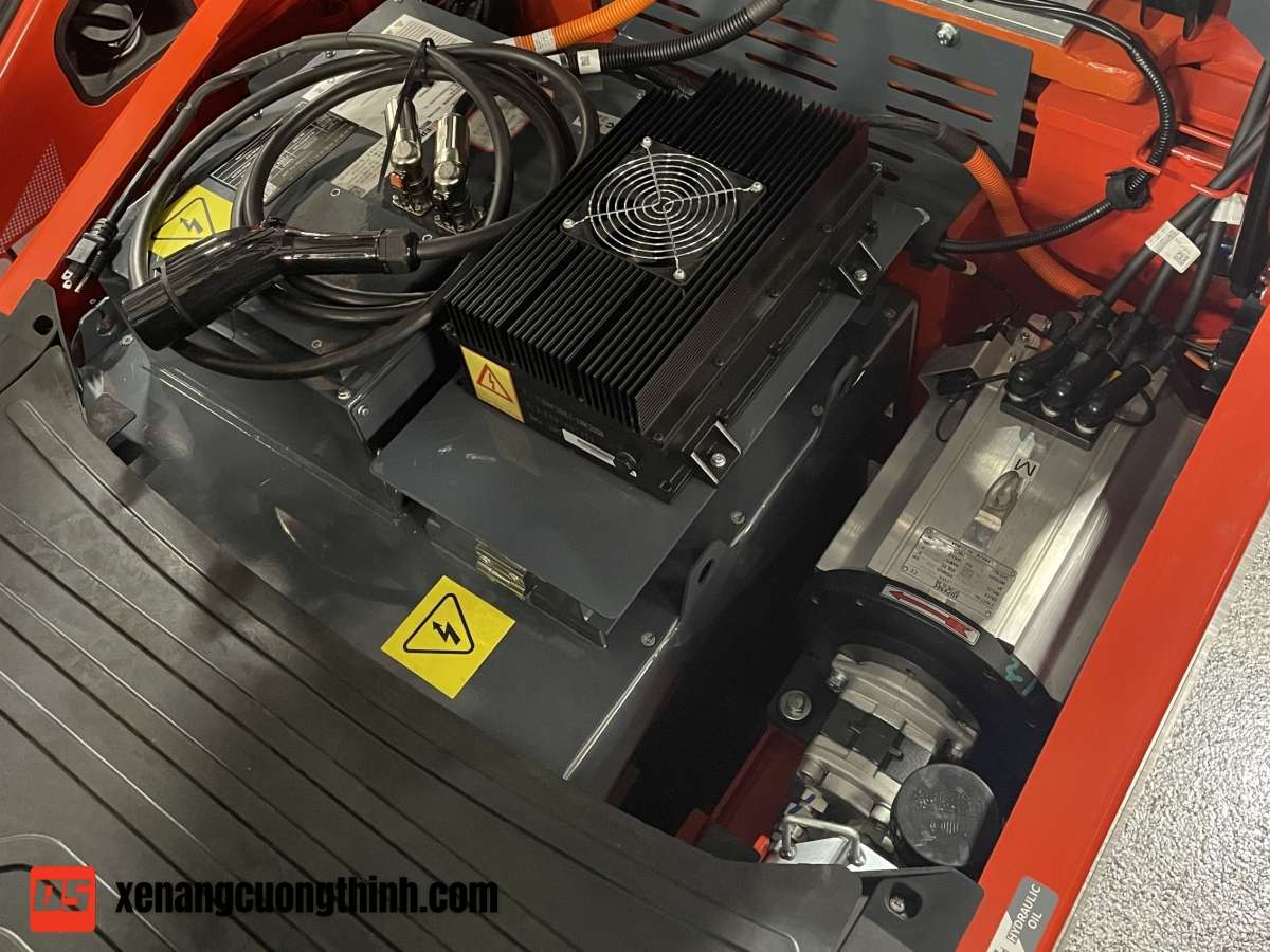 Động cơ xe nâng điện ngồi lái forklift
