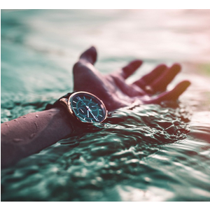 Đồng hồ chịu nước 30m có thể bơi hay tắm được không ?