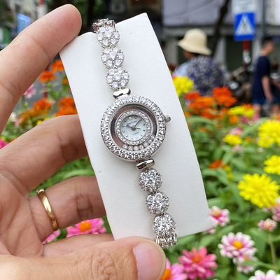 Đồng Hồ Nữ Đính Đá Royal Crown RC5308J
