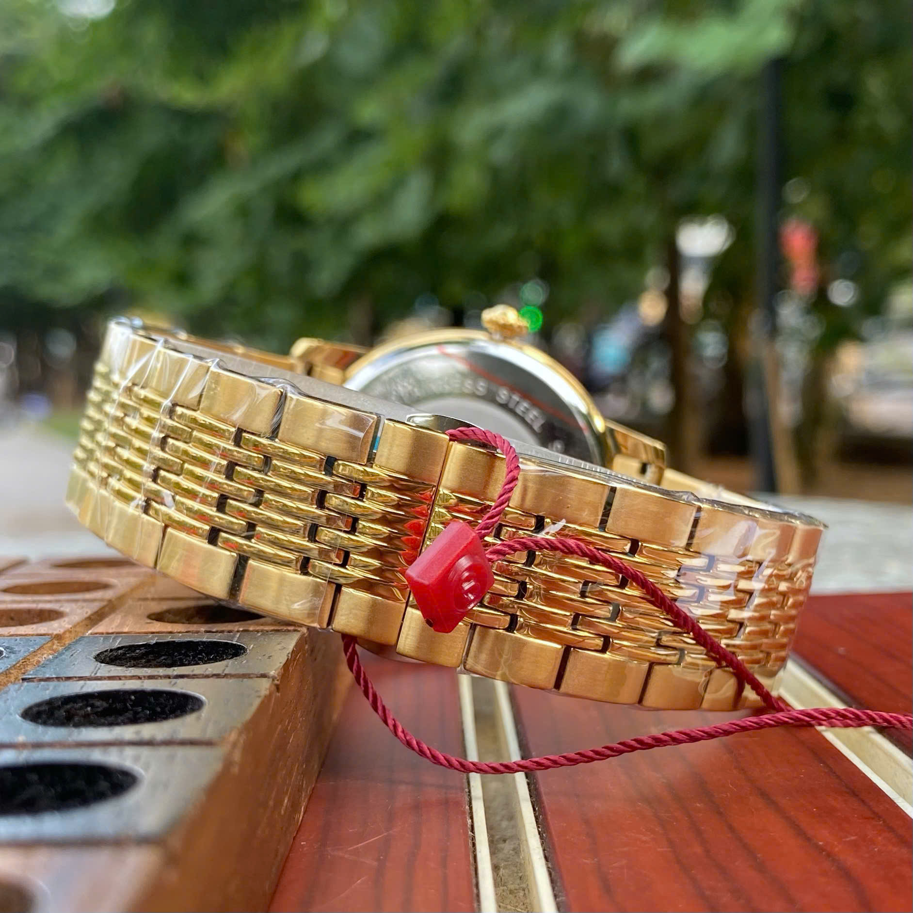 Đồng Hồ Nam Sunrise 1346SA: Sắc Xanh Lục Bảo Đẳng Cấp & Sang Trọng