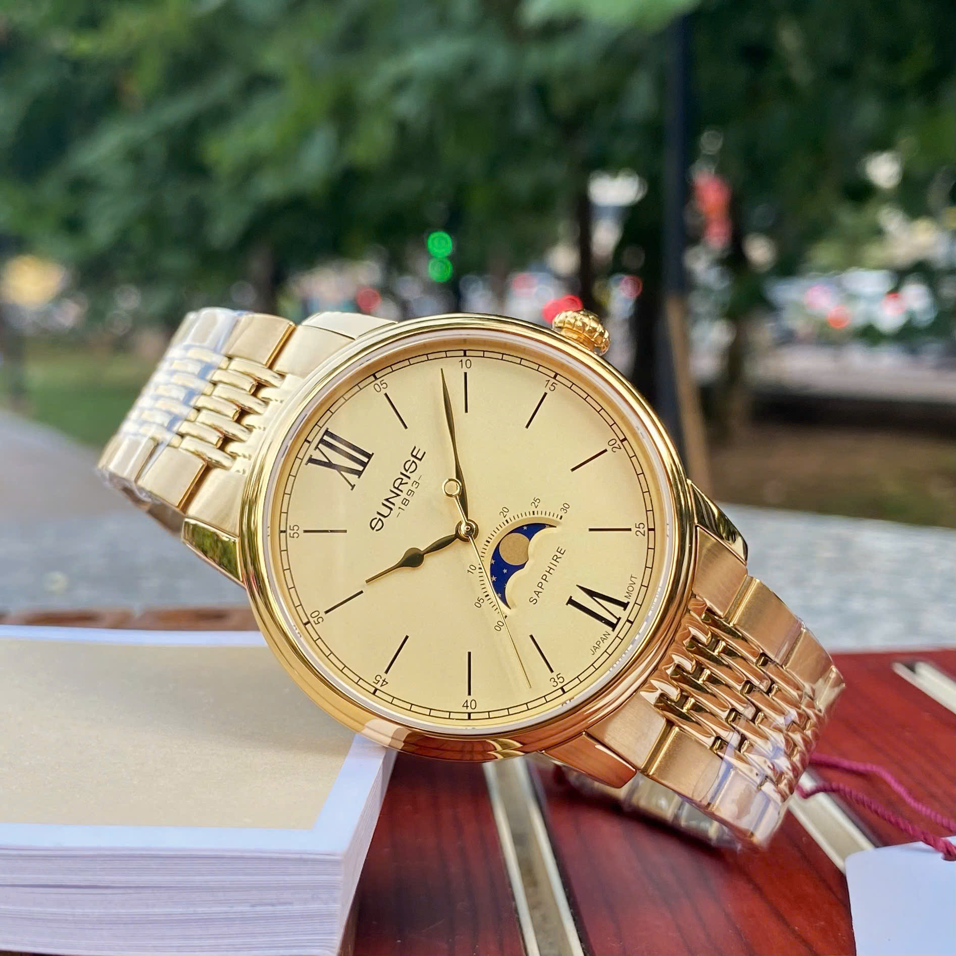 Đồng Hồ Nam Sunrise 1346SA: Sắc Xanh Lục Bảo Đẳng Cấp & Sang Trọng