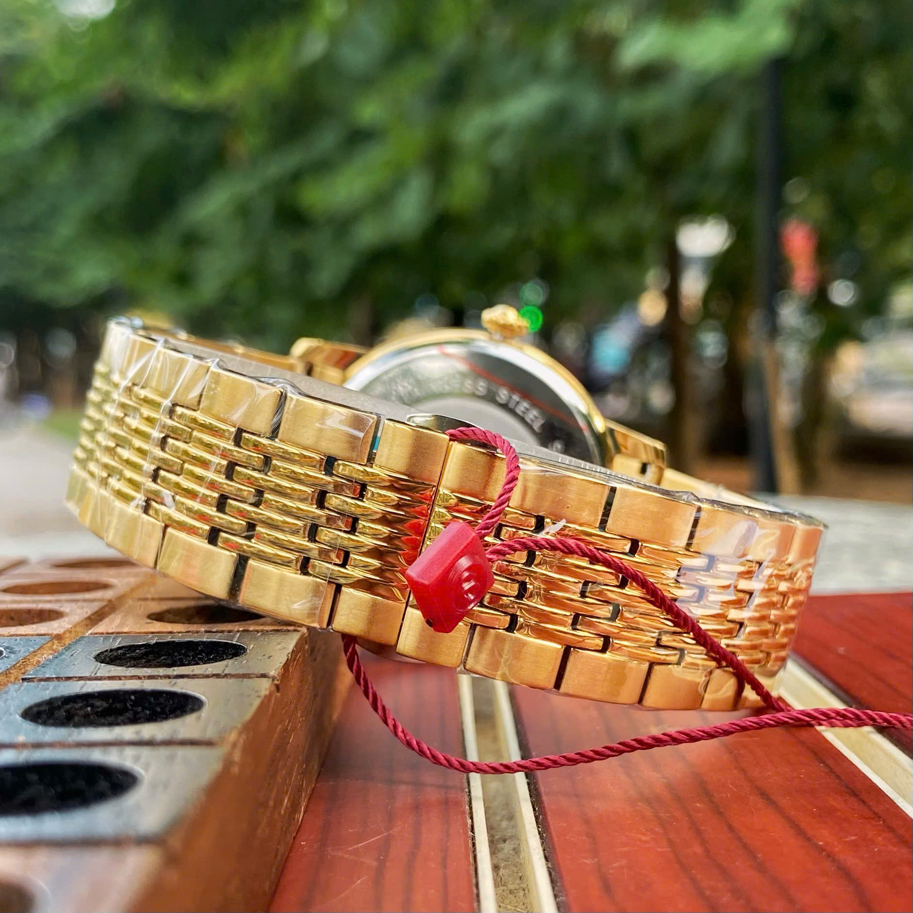 Đồng Hồ Nam Sunrise 1346SA: Sắc Xanh Lục Bảo Đẳng Cấp & Sang Trọng