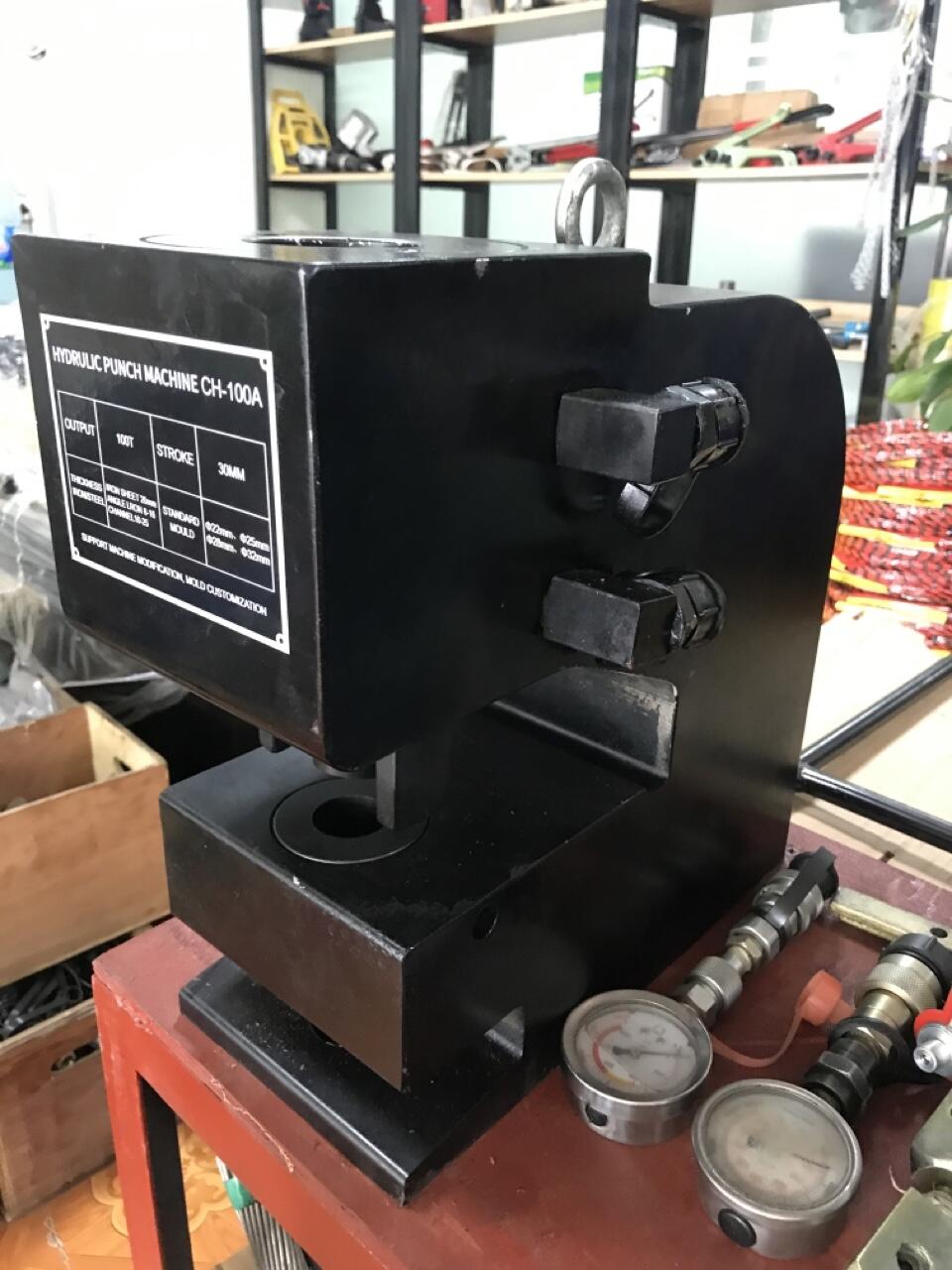 Đột lỗ thủy lực CH-100A