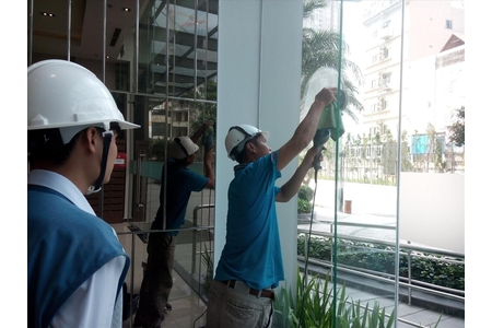 Dự án phục hồi kính trầy xước tại tòa C3 khu Vinhome Center Tân Cảng
