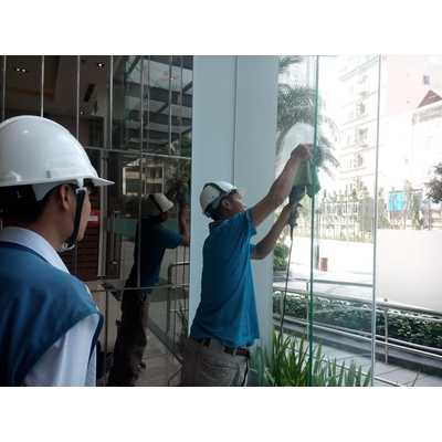 Dự án phục hồi kính trầy xước tại tòa C3 khu Vinhome Center Tân Cảng