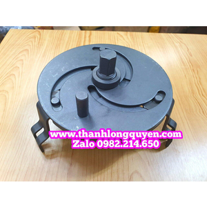 DỤNG CỤ VAM CẢO 3 CHÂN THÁO MỞ NẮP NHỰA BÌNH XĂNG Ô TÔ