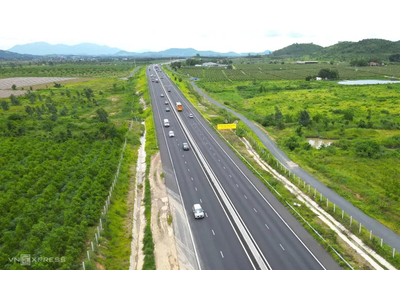 Dừng xử phạt xe chạy chậm trên các đoạn cao tốc đường dốc