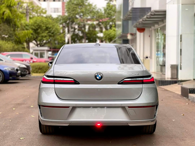 BMW 735i Pure Excellence