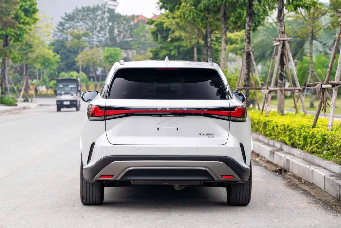 đuôi xe lexus rx 350h luxury