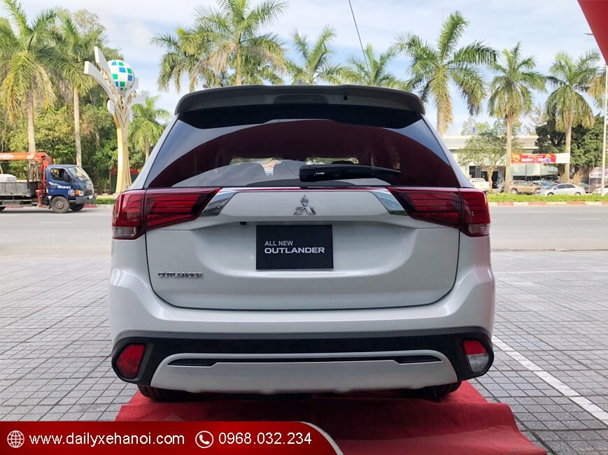 Đuôi xe Mitsubishi Outlander