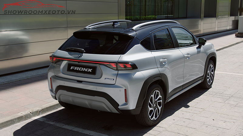 Phần đuôi xe Suzuki Fronx được thiết kế hài hòa tạo dấu ấn mạnh mẽ khi nhìn từ phía sau