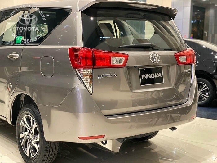 Cụm đèn sau xe Innova số sàn 2022