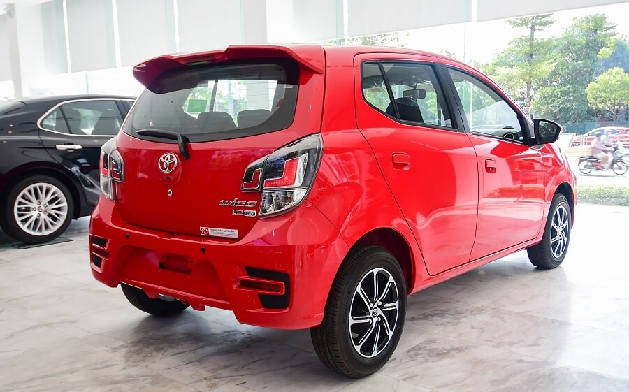 Đuôi xe Toyota Wigo bản số tự động 1.2 AT nhập khẩu 