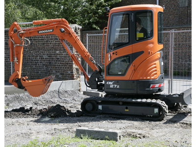 Máy xúc doosan mini DZ27Z