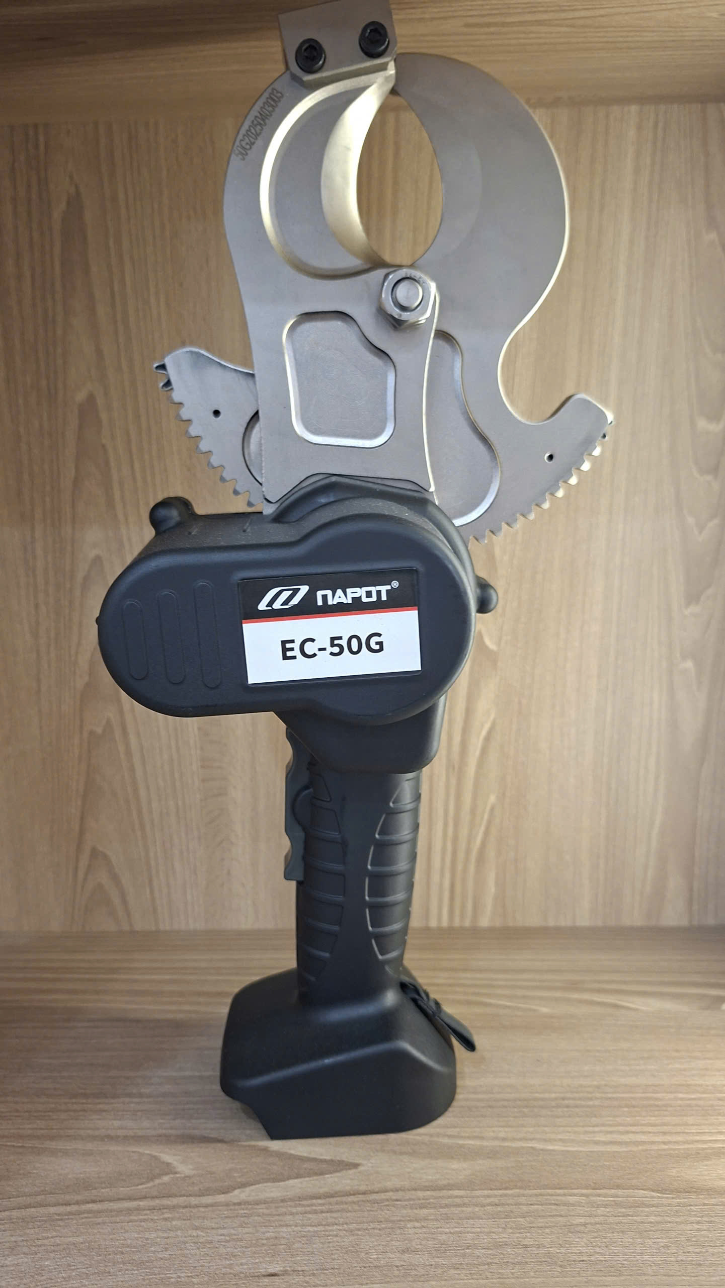Máy cắt cáp pin EC-50G