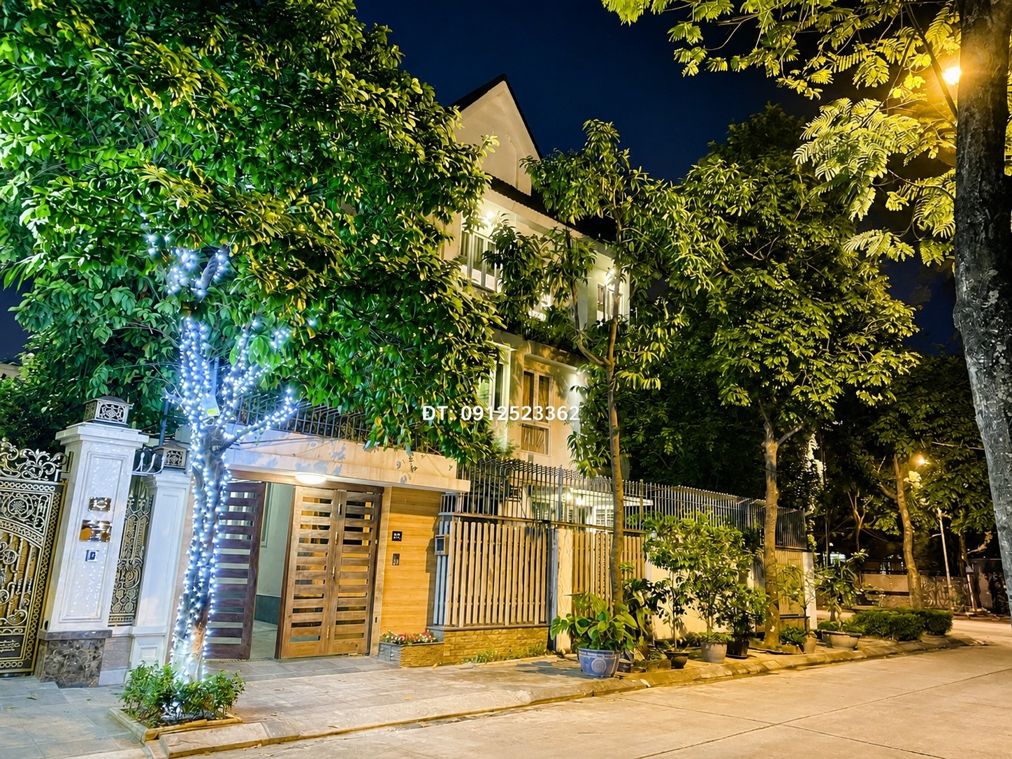 Bán biệt thự VIP Lô góc KĐT Pháp Vân, Mặt đường Trần Thủ Độ, 300m2, 4 Tầng, 40m Mặt Tiền