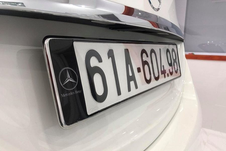 Ép Inox biển số liền khối xe hơi - ô tô kiểu có cờ phong cách Châu Âu