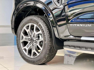 Everest Titanium 2.0L AT 4x2 2025