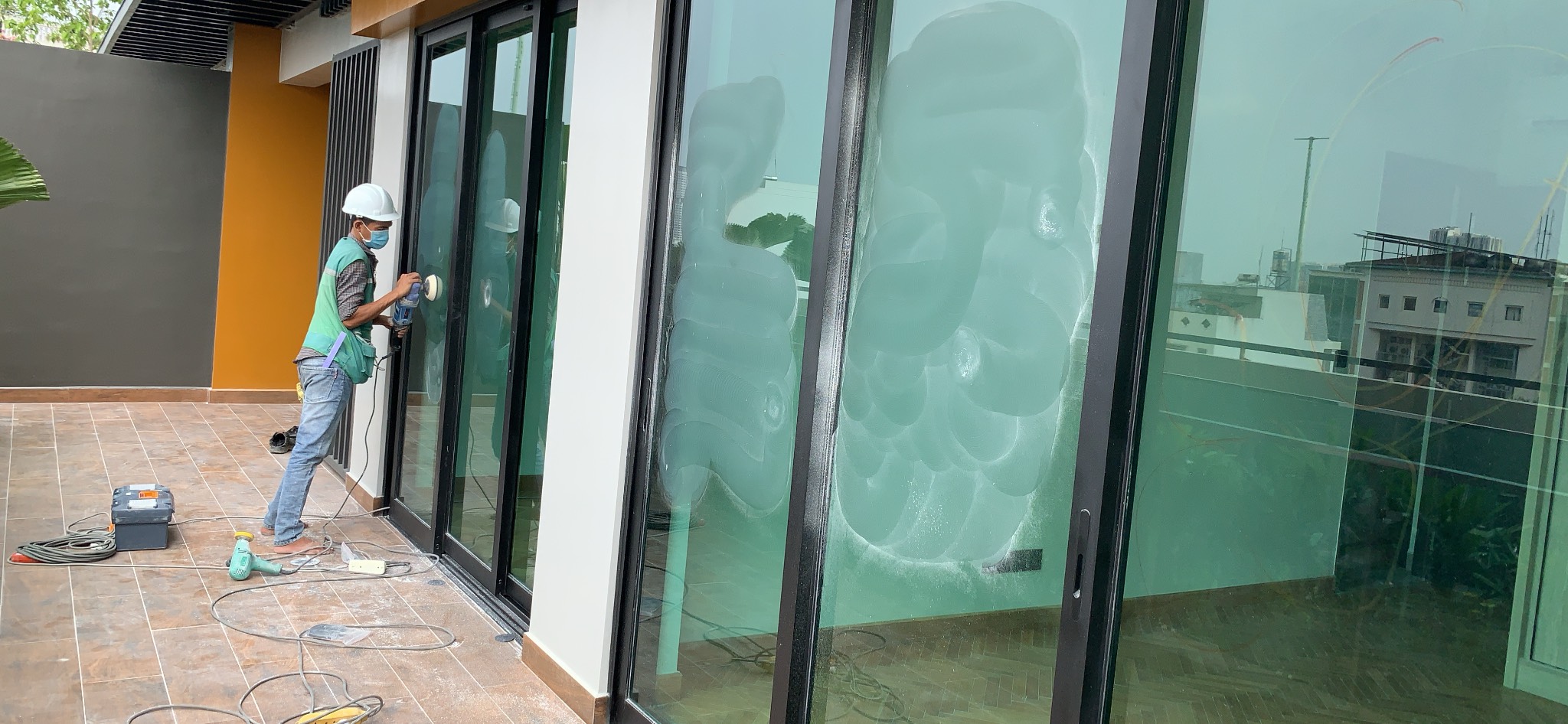 Dịch vụ phủ nano bảo vệ kính tự sạch, nhà hàng, biệt thự, villa, chung cư, căn hộ...