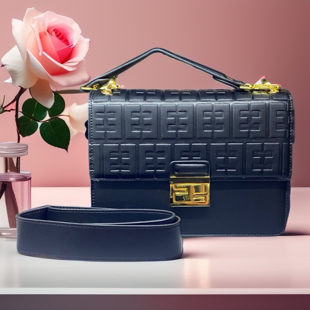 TÚI XÁCH NỮ /ĐEO CHÉO DA DẬP CHỮ NỔI MAXI CAN E FF2135