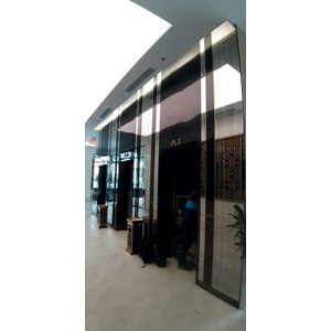 Fleur De Lys Quy Nhơn: kính cong cầu thang và inox trang trí